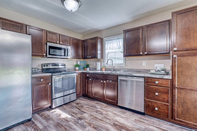 817 Candlestick Court, Evansville, IN 47725