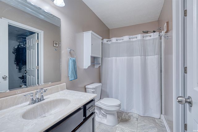 817 Candlestick Court, Evansville, IN 47725