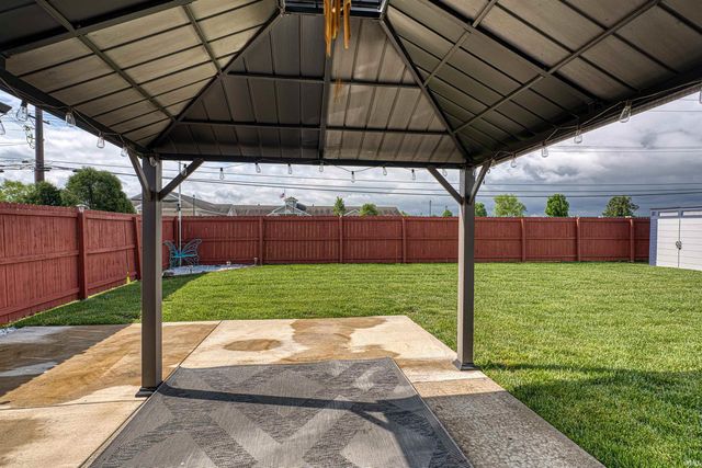 817 Candlestick Court, Evansville, IN 47725