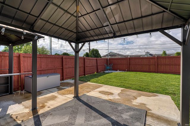 817 Candlestick Court, Evansville, IN 47725