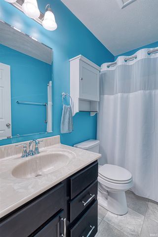 817 Candlestick Court, Evansville, IN 47725