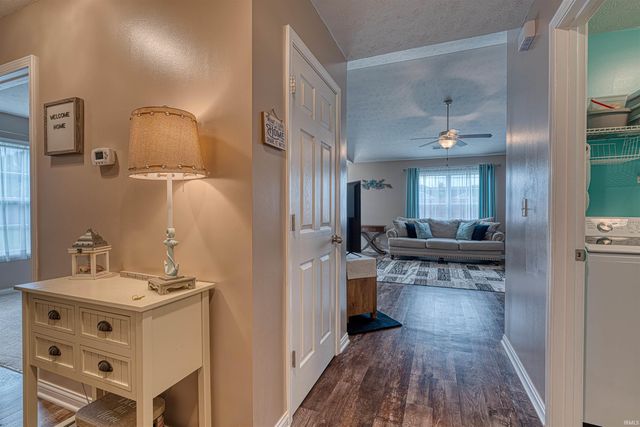 817 Candlestick Court, Evansville, IN 47725
