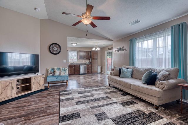 817 Candlestick Court, Evansville, IN 47725
