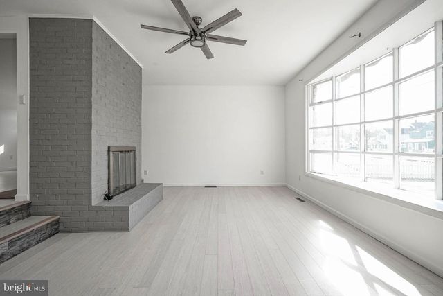 17 MAPLEWOOD AVE, Carneys Point, NJ 08069