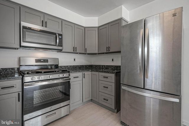 17 MAPLEWOOD AVE, Carneys Point, NJ 08069