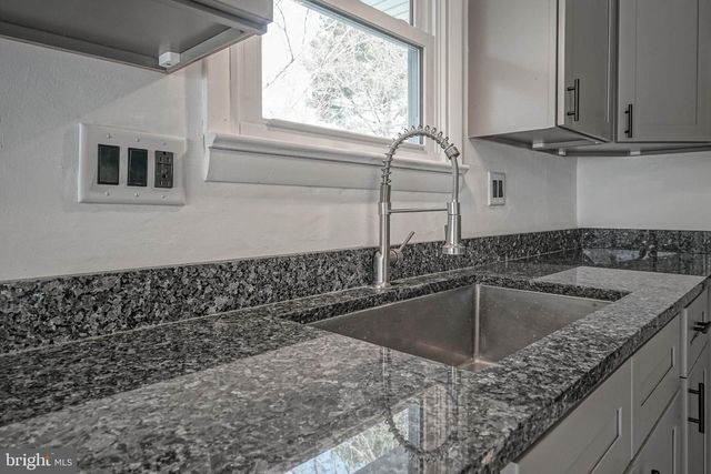 17 MAPLEWOOD AVE, Carneys Point, NJ 08069