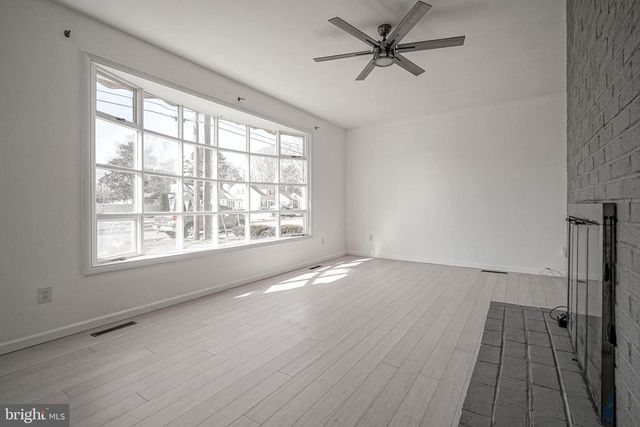 17 MAPLEWOOD AVE, Carneys Point, NJ 08069