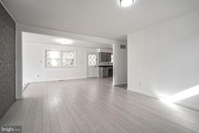 17 MAPLEWOOD AVE, Carneys Point, NJ 08069