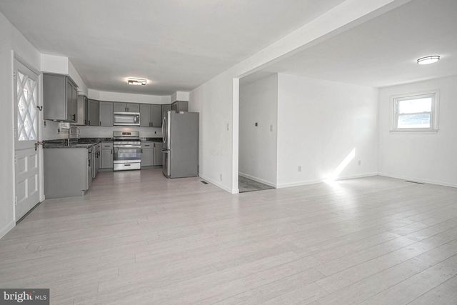 17 MAPLEWOOD AVE, Carneys Point, NJ 08069