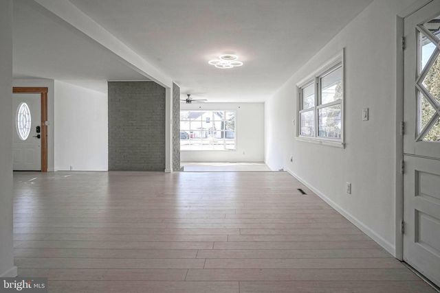 17 MAPLEWOOD AVE, Carneys Point, NJ 08069