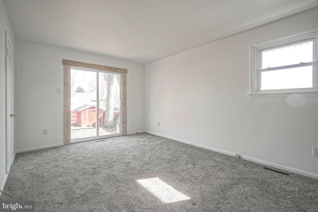 17 MAPLEWOOD AVE, Carneys Point, NJ 08069