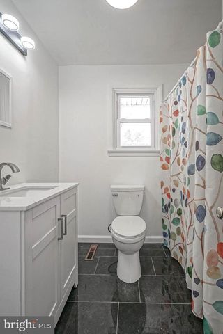 17 MAPLEWOOD AVE, Carneys Point, NJ 08069