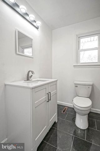 17 MAPLEWOOD AVE, Carneys Point, NJ 08069