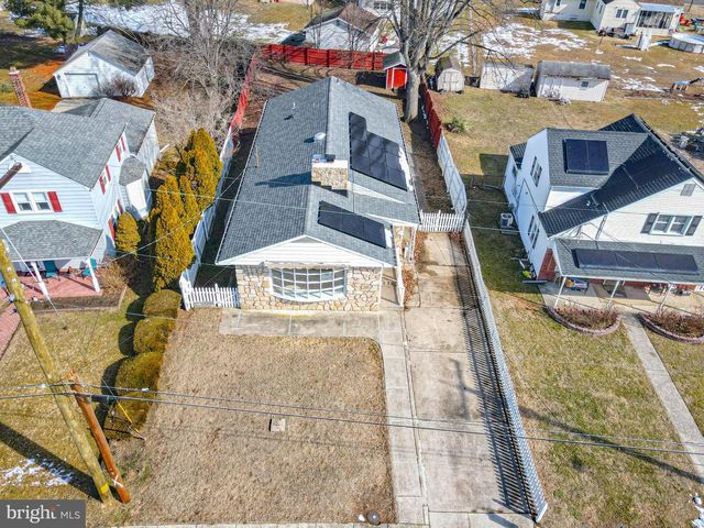 17 MAPLEWOOD AVE, Carneys Point, NJ 08069