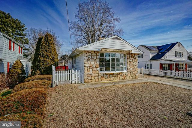 17 MAPLEWOOD AVE, Carneys Point, NJ 08069