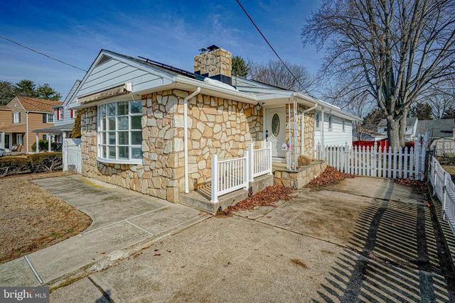 17 MAPLEWOOD AVE, Carneys Point, NJ 08069