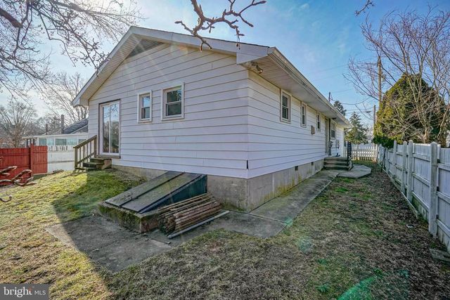 17 MAPLEWOOD AVE, Carneys Point, NJ 08069