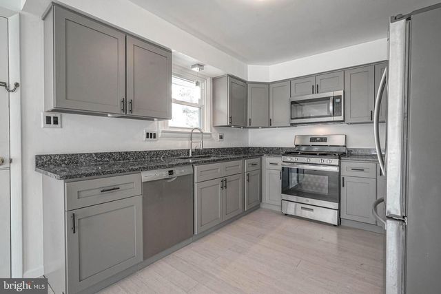 17 MAPLEWOOD AVE, Carneys Point, NJ 08069