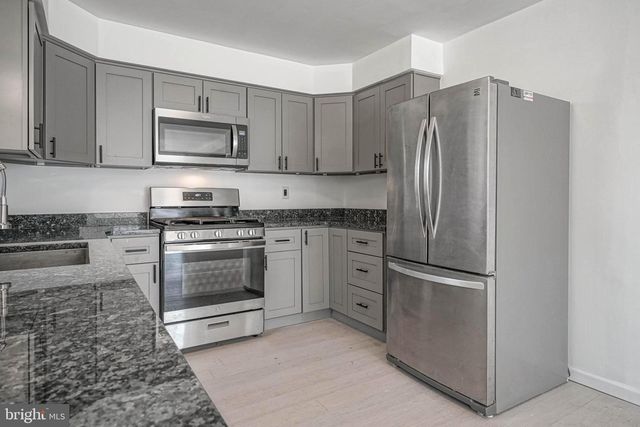 17 MAPLEWOOD AVE, Carneys Point, NJ 08069