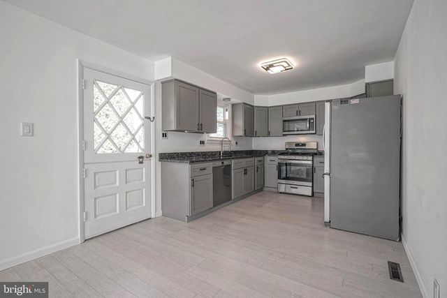 17 MAPLEWOOD AVE, Carneys Point, NJ 08069