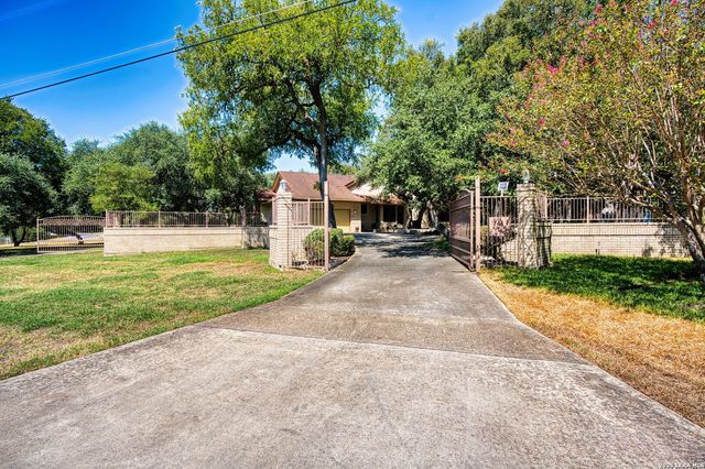 8135 Ridge North Dr, San Antonio, TX 78266