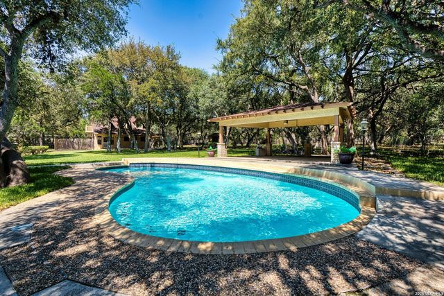 8135 Ridge North Dr, San Antonio, TX 78266