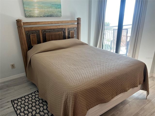 1001 POINT OF ROCKS ROAD 611, Sarasota, FL 34242