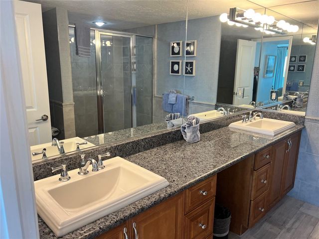 1001 POINT OF ROCKS ROAD 611, Sarasota, FL 34242