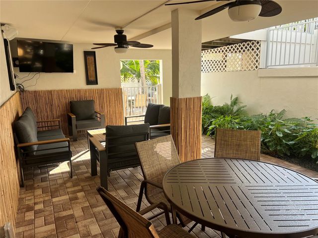 1001 POINT OF ROCKS ROAD 611, Sarasota, FL 34242