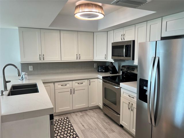 1001 POINT OF ROCKS ROAD 611, Sarasota, FL 34242