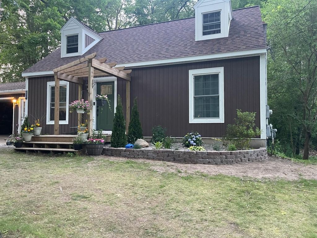 10855 Woodbushe Drive, Lowell, MI 49331