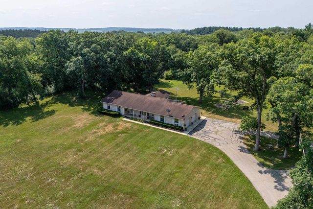 5704 E Oak Trail, Milton, WI 53563