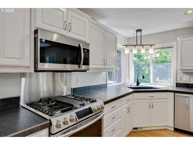 2355 OSTMAN Rd, West Linn, OR 97068