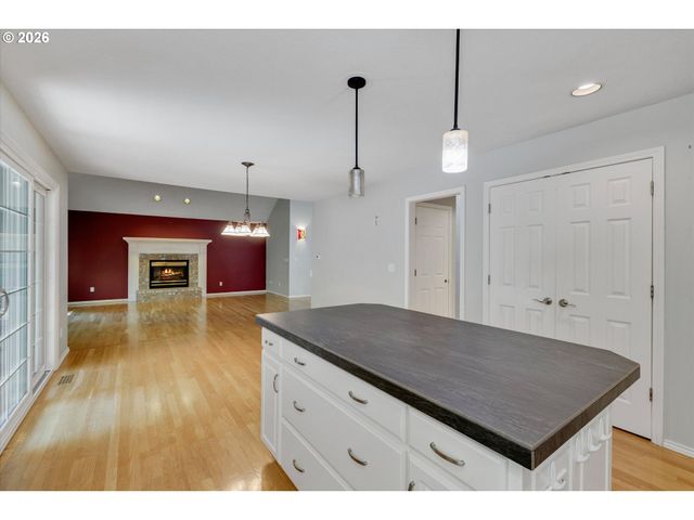 2355 OSTMAN Rd, West Linn, OR 97068