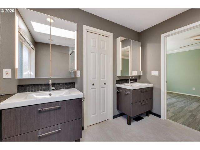 2355 OSTMAN Rd, West Linn, OR 97068