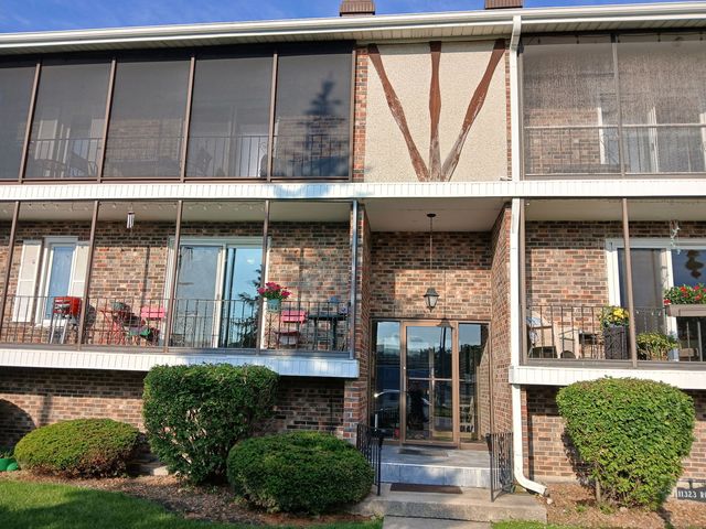 11323 S Roberts Road C, Palos Hills, IL 60465
