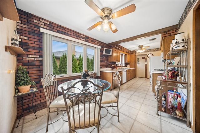 8231 W Berwyn Avenue, Chicago, IL 60656