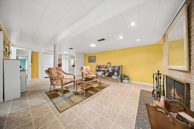 8231 W Berwyn Avenue, Chicago, IL 60656