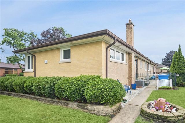 8231 W Berwyn Avenue, Chicago, IL 60656