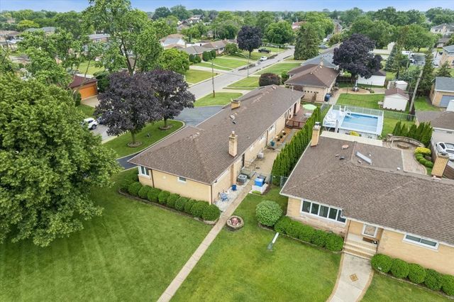 8231 W Berwyn Avenue, Chicago, IL 60656