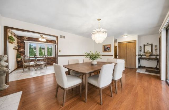 8231 W Berwyn Avenue, Chicago, IL 60656