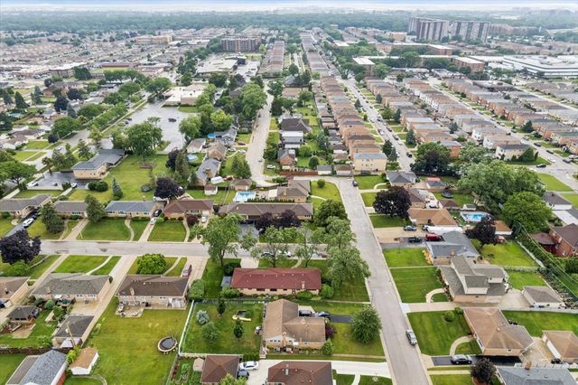 8231 W Berwyn Avenue, Chicago, IL 60656
