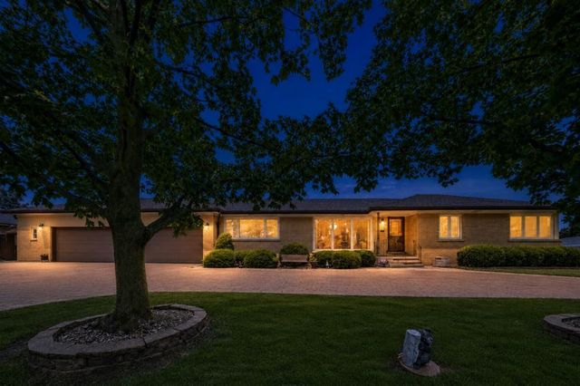 8231 W Berwyn Avenue, Chicago, IL 60656