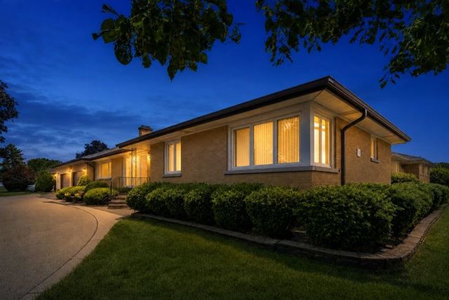 8231 W Berwyn Avenue, Chicago, IL 60656