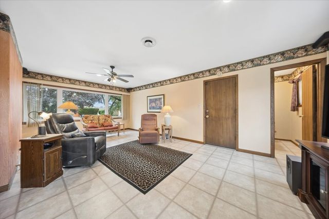 8231 W Berwyn Avenue, Chicago, IL 60656