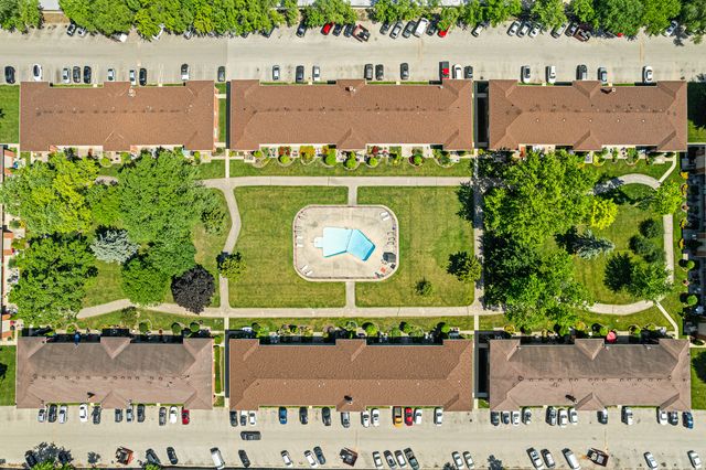 1103 Holiday Lane 13, Des Plaines, IL 60016