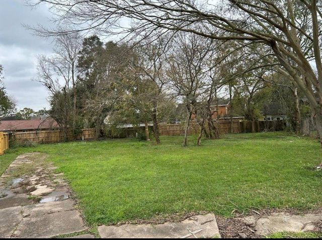 6911 Briargate Drive, Houston, TX 77489