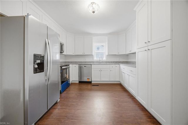 8 Oneal Ct, Portsmouth, VA 23701