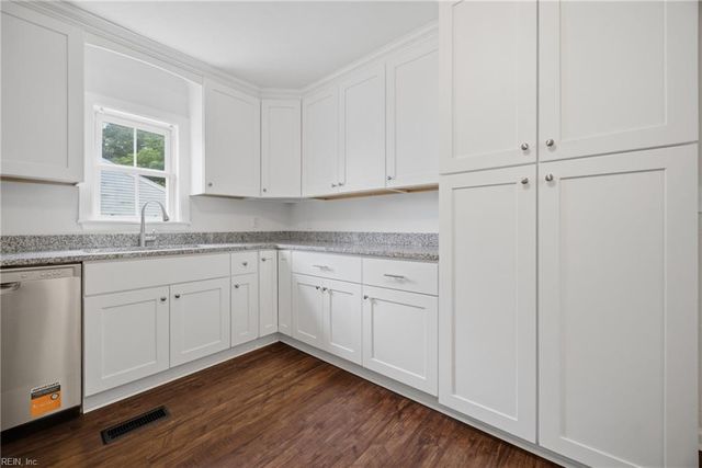 8 Oneal Ct, Portsmouth, VA 23701