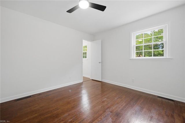 8 Oneal Ct, Portsmouth, VA 23701